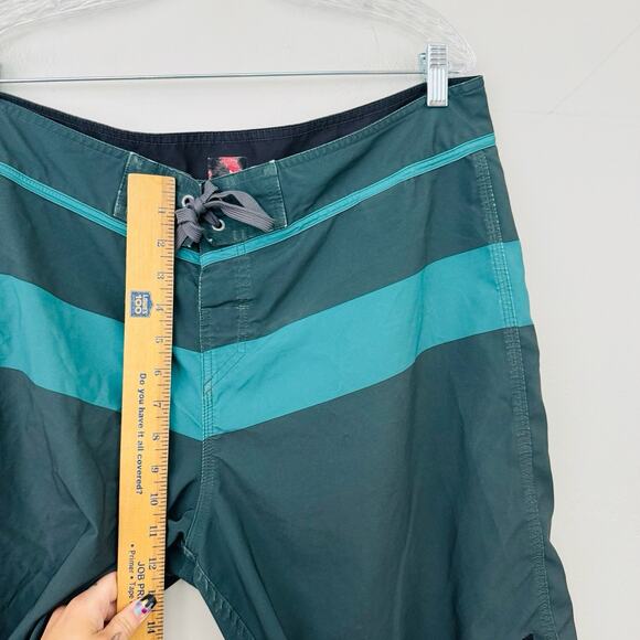 Quicksilver Blue Striped Board Shorts Men’s Size 38 - Picture 3 of 10